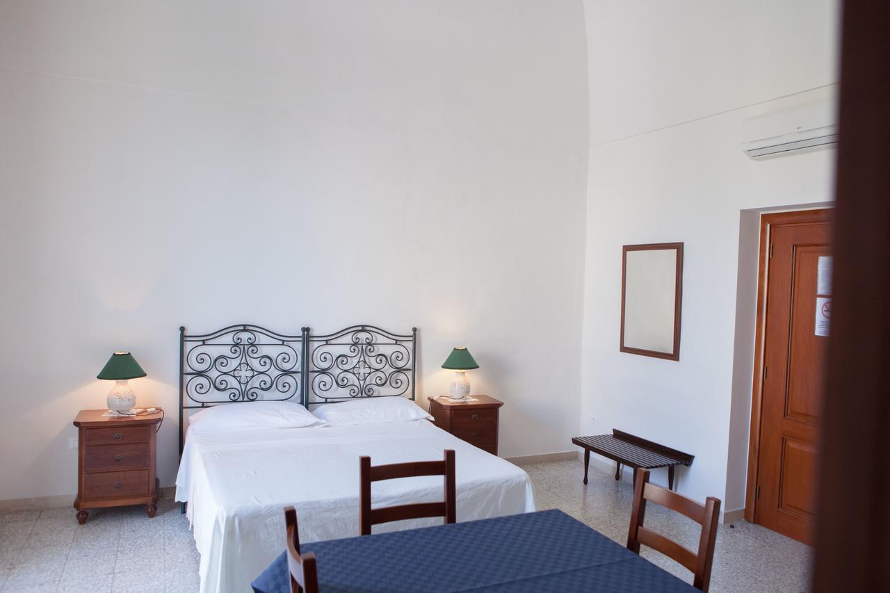 Albergo Lucy Trani Exterior foto