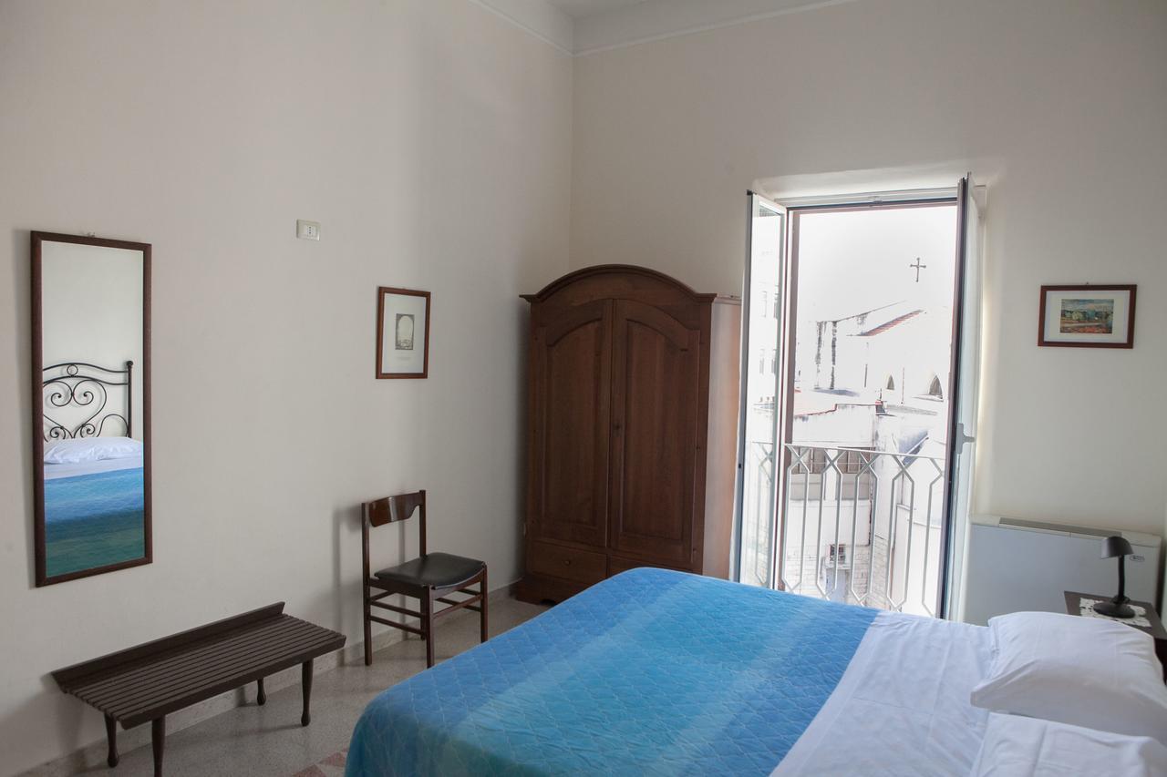 Albergo Lucy Trani Exterior foto